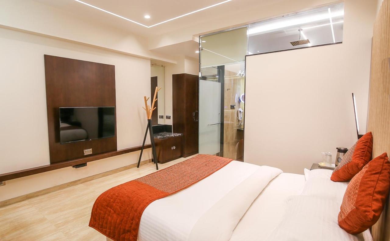 Hotel Royal Palace Jālgaon Zewnętrze zdjęcie