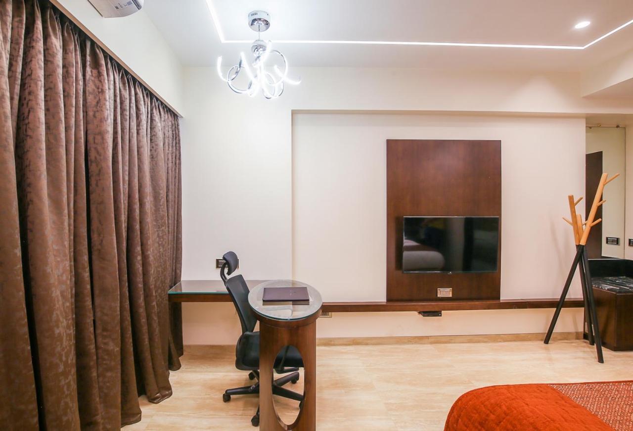 Hotel Royal Palace Jālgaon Zewnętrze zdjęcie