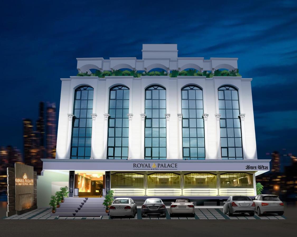 Hotel Royal Palace Jālgaon Zewnętrze zdjęcie